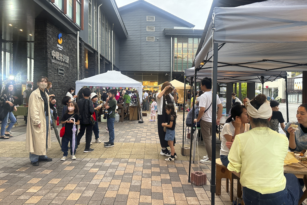 くつかけ市場（中軽井沢駅前）